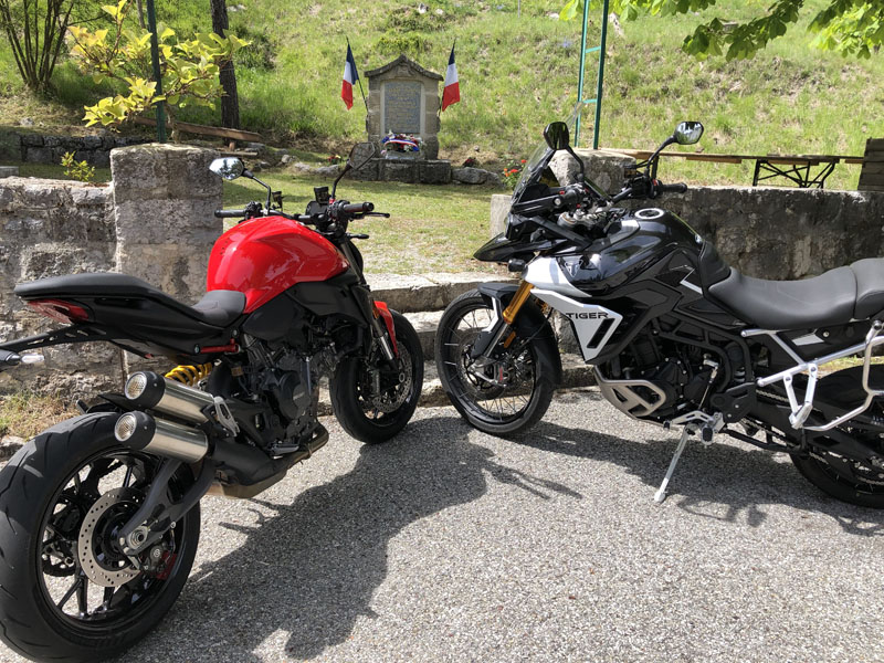 Ducati Monster V2 Triumph Trail Thorenc
